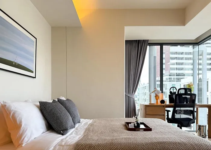 Vakantiehuis Expansive Luxury 2br - Ultra Fast Wifi - Phrom Phong Bangkok