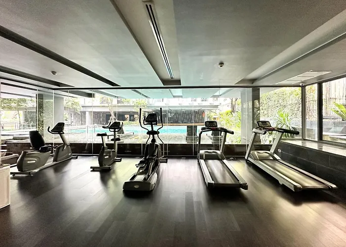 Vakantiehuis Expansive Luxury 2br - Ultra Fast Wifi - Phrom Phong Bangkok