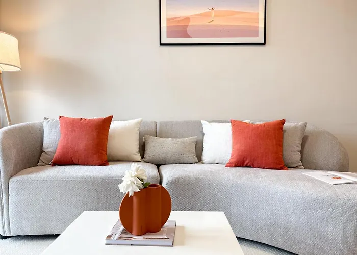 Vakantiehuis Expansive Luxury 2br - Ultra Fast Wifi - Phrom Phong