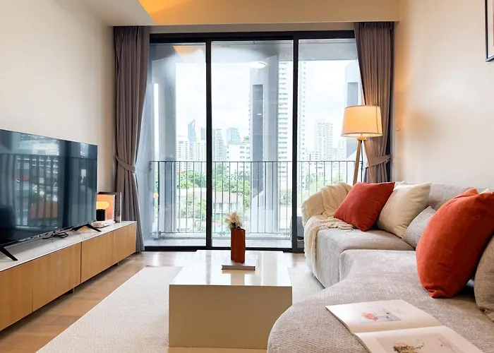 Vakantiehuis Expansive Luxury 2br - Ultra Fast Wifi - Phrom Phong Bangkok
