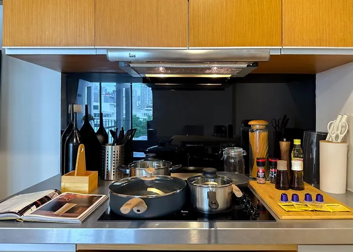 Vakantiehuis Expansive Luxury 2br - Ultra Fast Wifi - Phrom Phong Bangkok