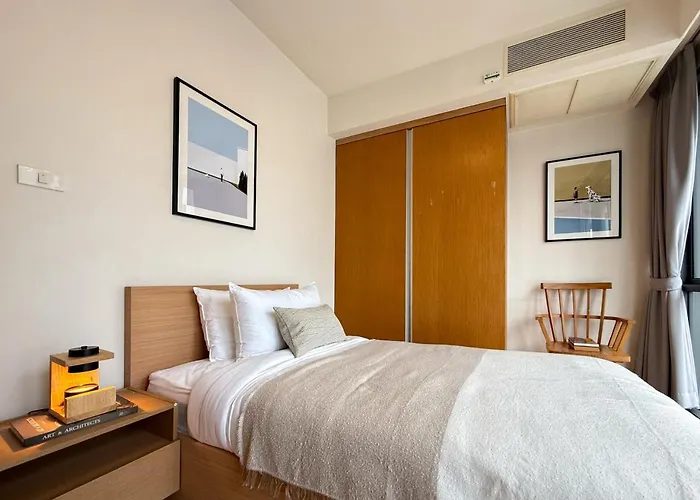 Expansive Luxury 2br - Ultra Fast Wifi - Phrom Phong Vakantiehuis