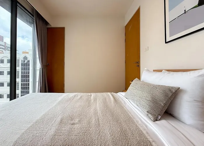 Vakantiehuis Expansive Luxury 2br - Ultra Fast Wifi - Phrom Phong *