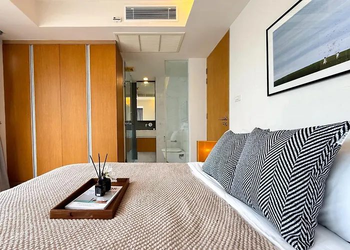 Vakantiehuis Expansive Luxury 2br - Ultra Fast Wifi - Phrom Phong Bangkok
