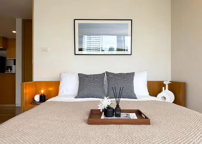 Expansive Luxury 2br - Ultra Fast Wifi - Phrom Phong Vakantiehuis