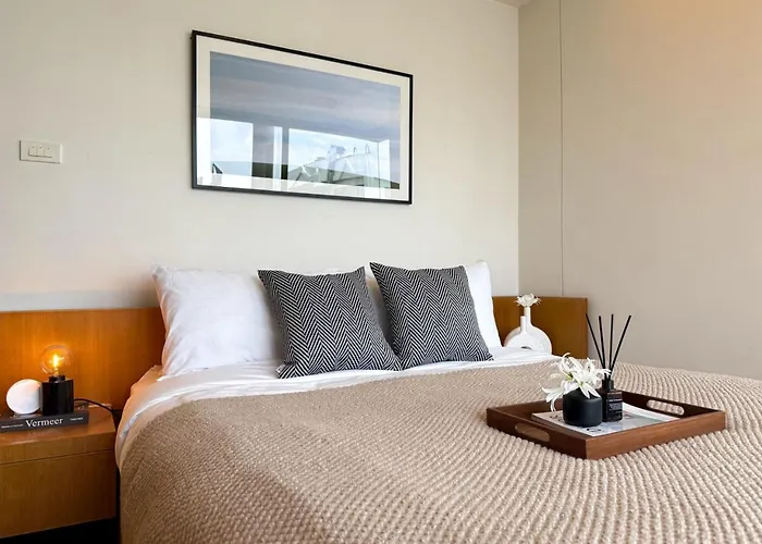 Vakantiehuis Expansive Luxury 2br - Ultra Fast Wifi - Phrom Phong *