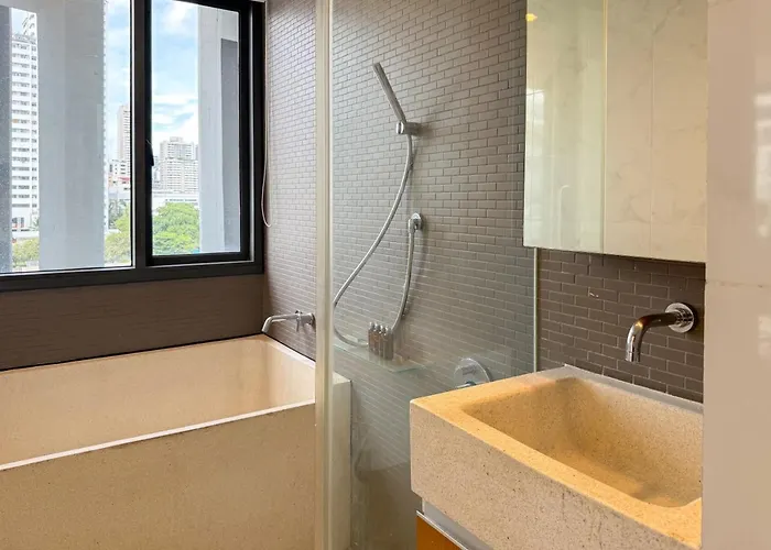 Vakantiehuis Expansive Luxury 2br - Ultra Fast Wifi - Phrom Phong