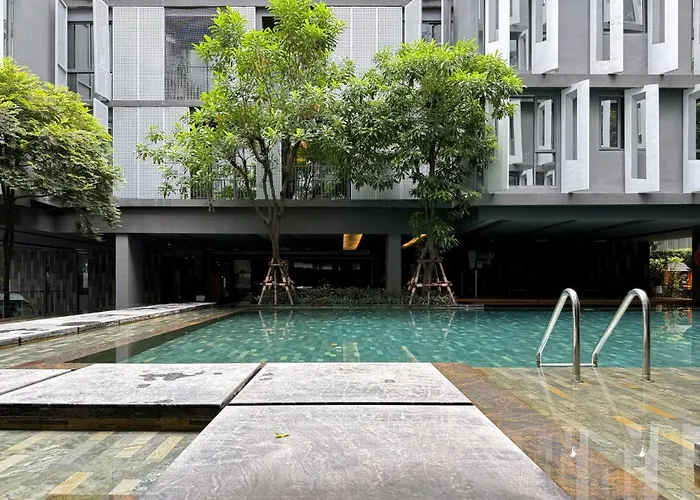 Expansive Luxury 2br - Ultra Fast Wifi - Phrom Phong Vakantiehuis