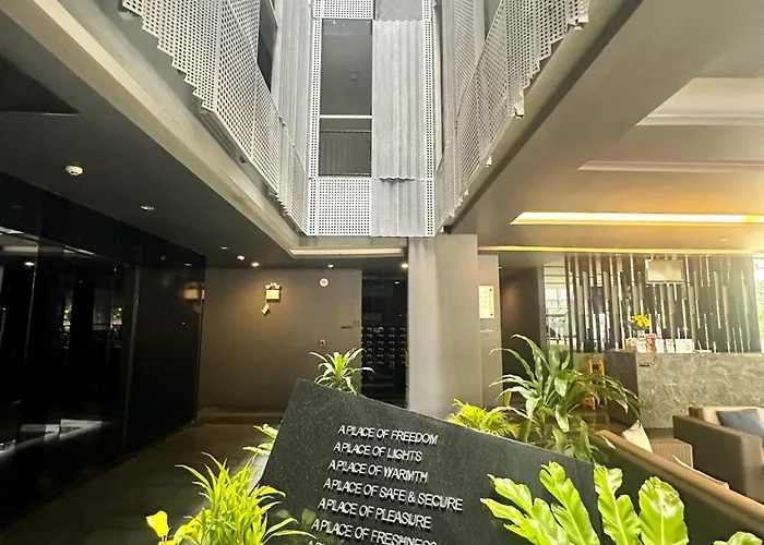 Expansive Luxury 2br - Ultra Fast Wifi - Phrom Phong Vakantiehuis